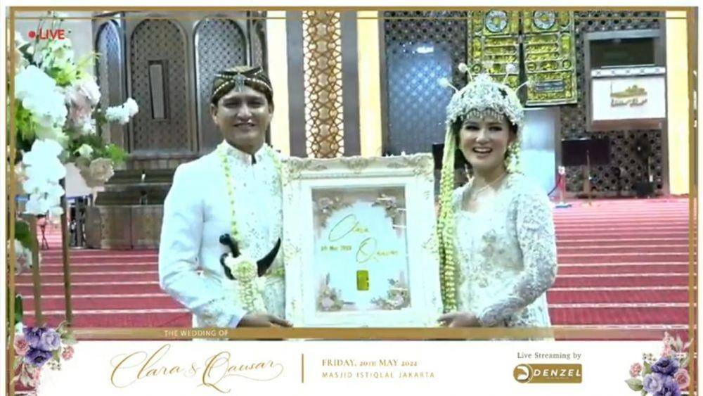 Akad nikah Masayu Clara dan Qausar Harta Yudana. (Youtube.com/Masayu Clara)