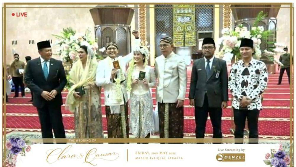 Akad nikah Masayu Clara dan Qausar Harta Yudana. (Youtube.com/Masayu Clara)
