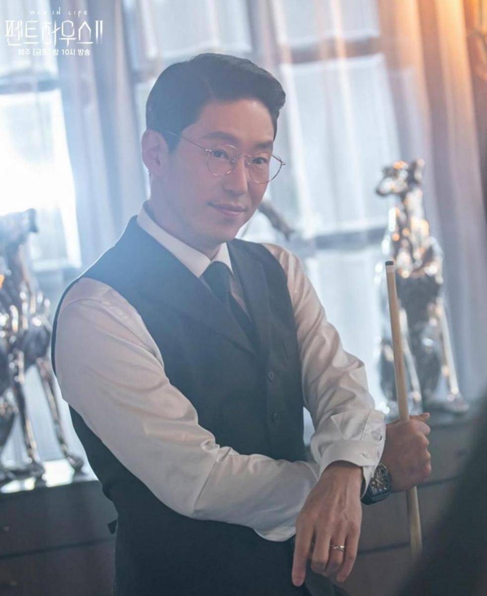Uhm Ki Joon di drama Penthouse (instagram.com/sbsdrama.official)