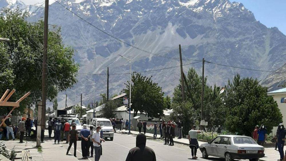 Suasana kerusuhan di Gorno-Badakhshan, Tajikistan. (twitter.com/AndyVermaut)