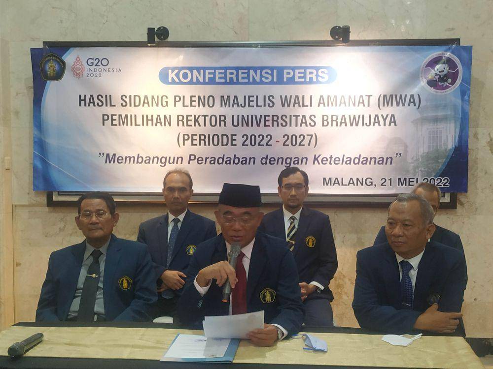 Menko PMK, Muhadjir Effendy saat membacakan hasil rapat pleno pemilihan rektor UB. IDN Times/Alfi Ramadana