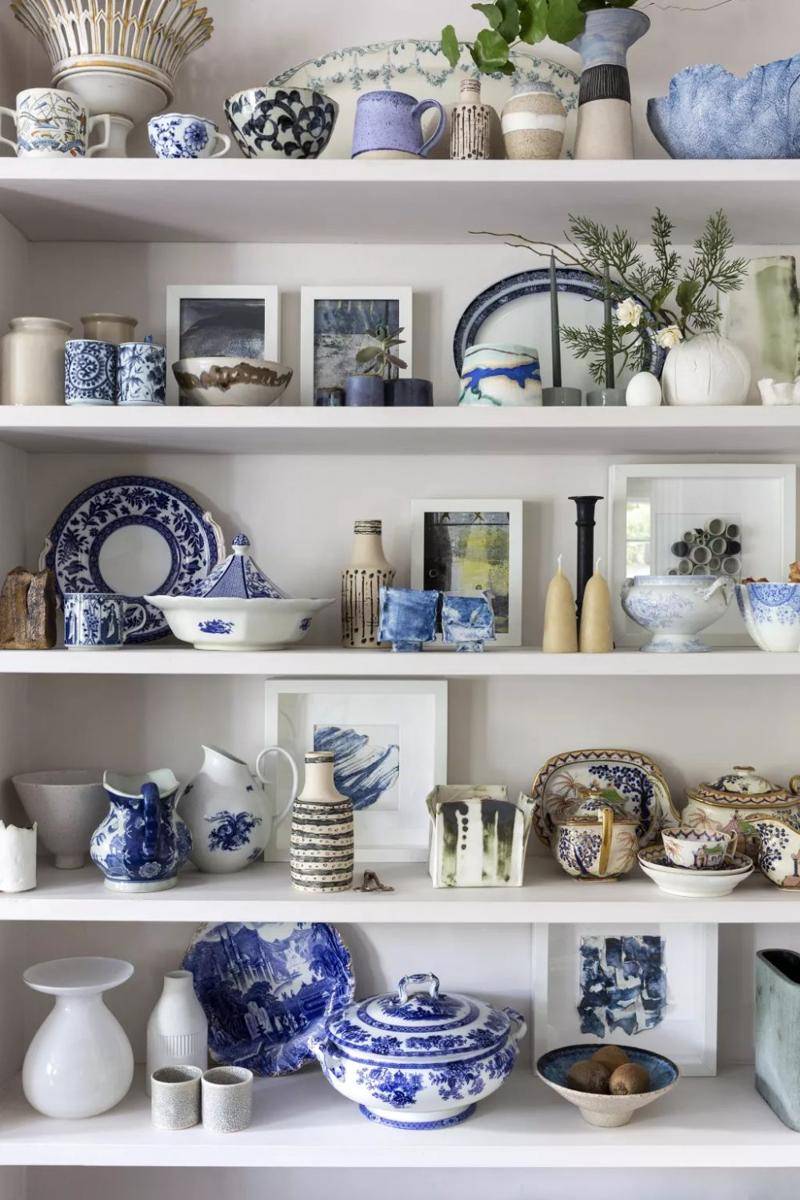 Inspirasi dekorasi rak di rumah (homesandgardens.com)