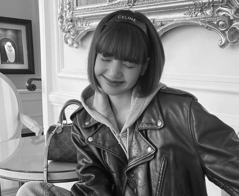Lisa (https://www.instagram.com/lalalalisa_m/)