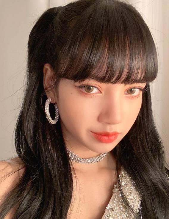 Lisa (https://www.instagram.com/lalalalisa_m/)