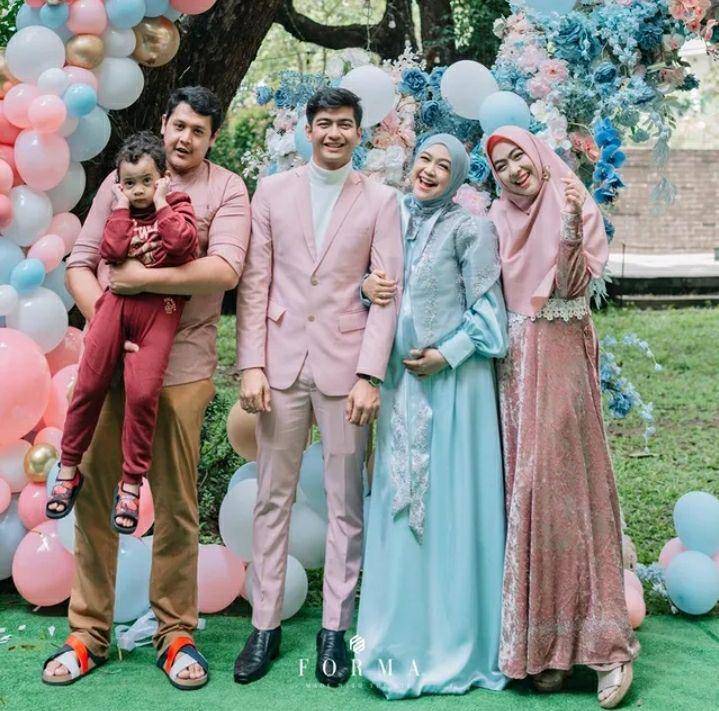 foto bersama dr. Shindy diacara Gender Reveal Ria Ricis. Instagram.com/dr.shindyputri_