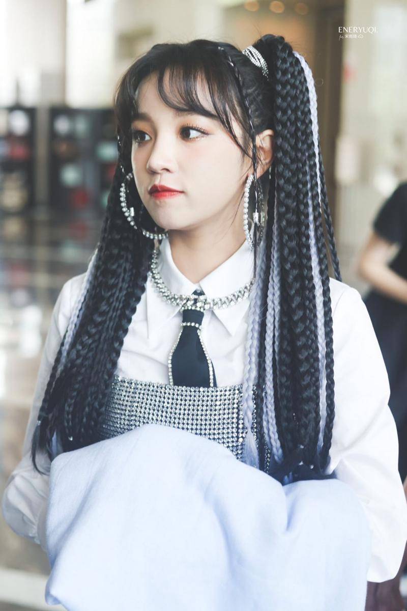 hair styling Yuqi (G)I-DLE (twitter.com/eneryuqi0923)