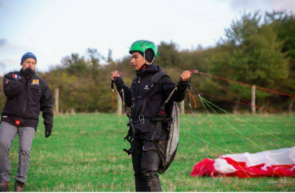 potret Andrew Kalaweit jadi pilot paramotor (instagram.com/andrewkalaweit)