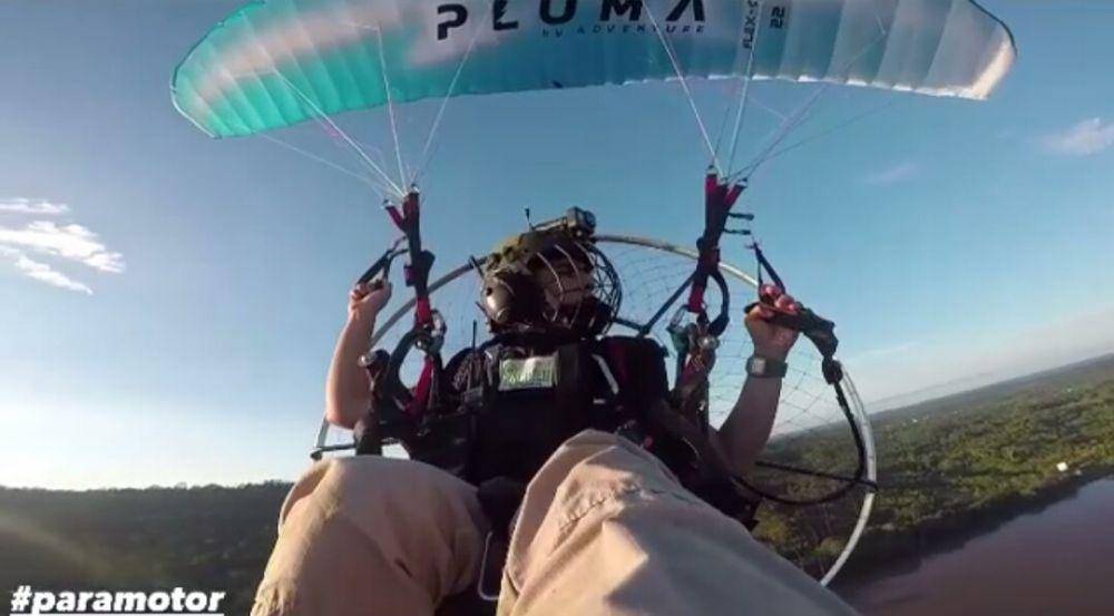 potret Andrew Kalaweit jadi pilot paramotor (instagram.com/andrewkalaweit)