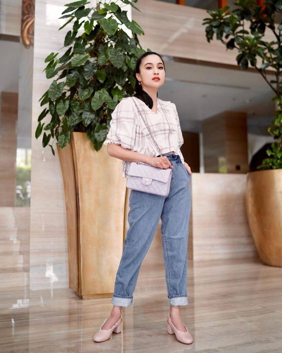 OOTD casual ala Sandra Dewi (instagram.com/sandradewi88)