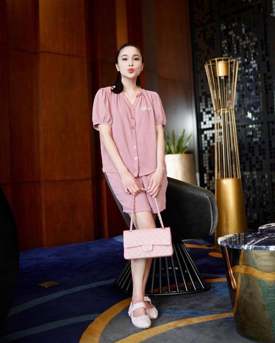 OOTD casual ala Sandra Dewi (instagram.com/sandradewi88)