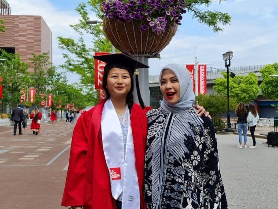 potret wisuda Amyra anak Sandiaga Uno (instagram.com/sandiuno)