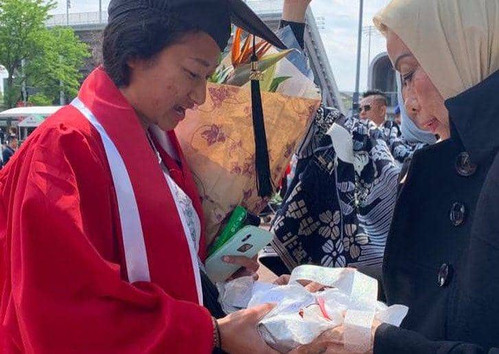 potret wisuda Amyra anak Sandiaga Uno (instagram.com/nurasiauno)