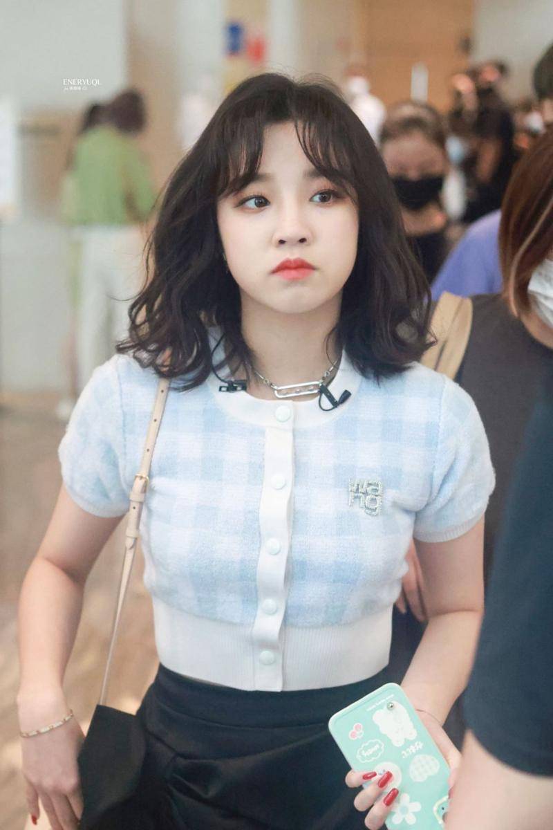 hair styling Yuqi (G)I-DLE (twitter.com/eneryuqi0923)