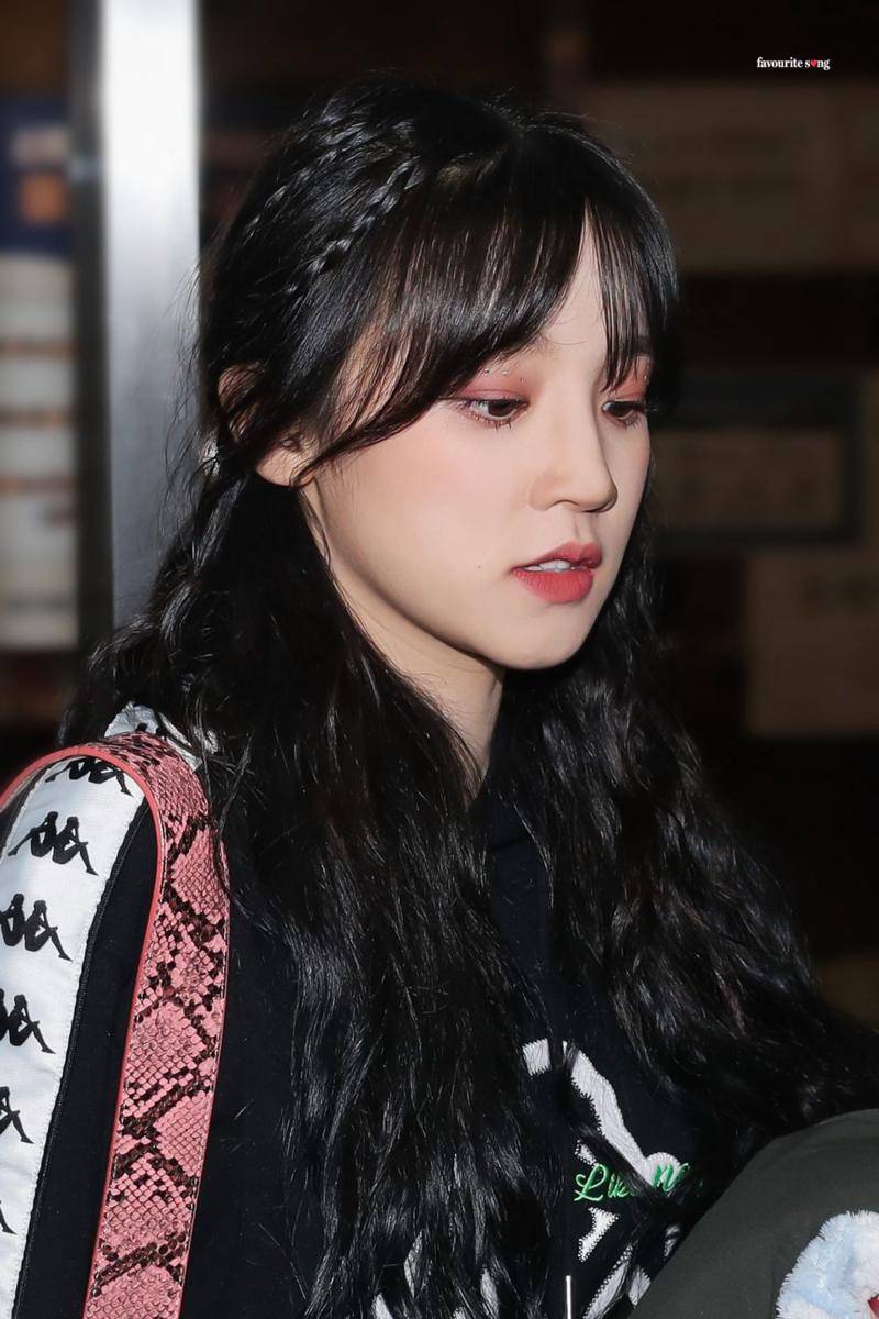 hair styling Yuqi (G)I-DLE (twitter.com/favouritesyq)