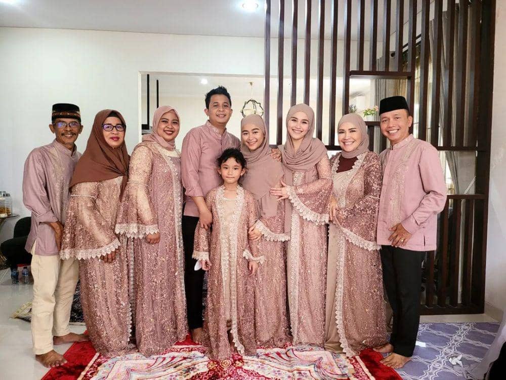 9 Momen Syukuran Rumah Baru Syifa Adik Ayu Ting Ting, Ramai!