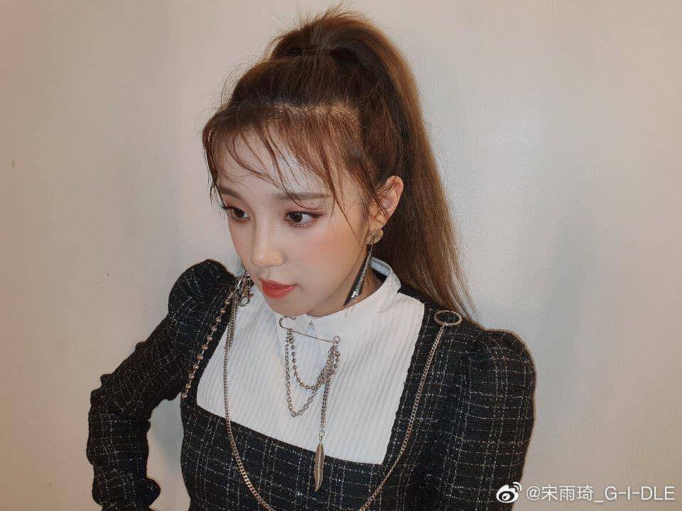 hair styling Yuqi (G)I-DLE (instagram.com/gidle.yuqi)