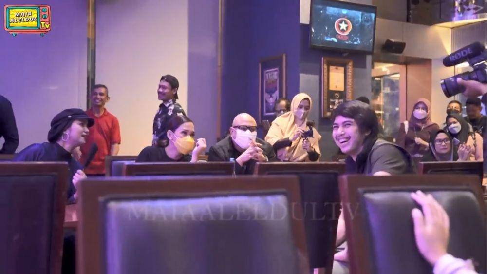 Maia ketemu mantan ibu mertua (youtube/Maia AlElDul TV)