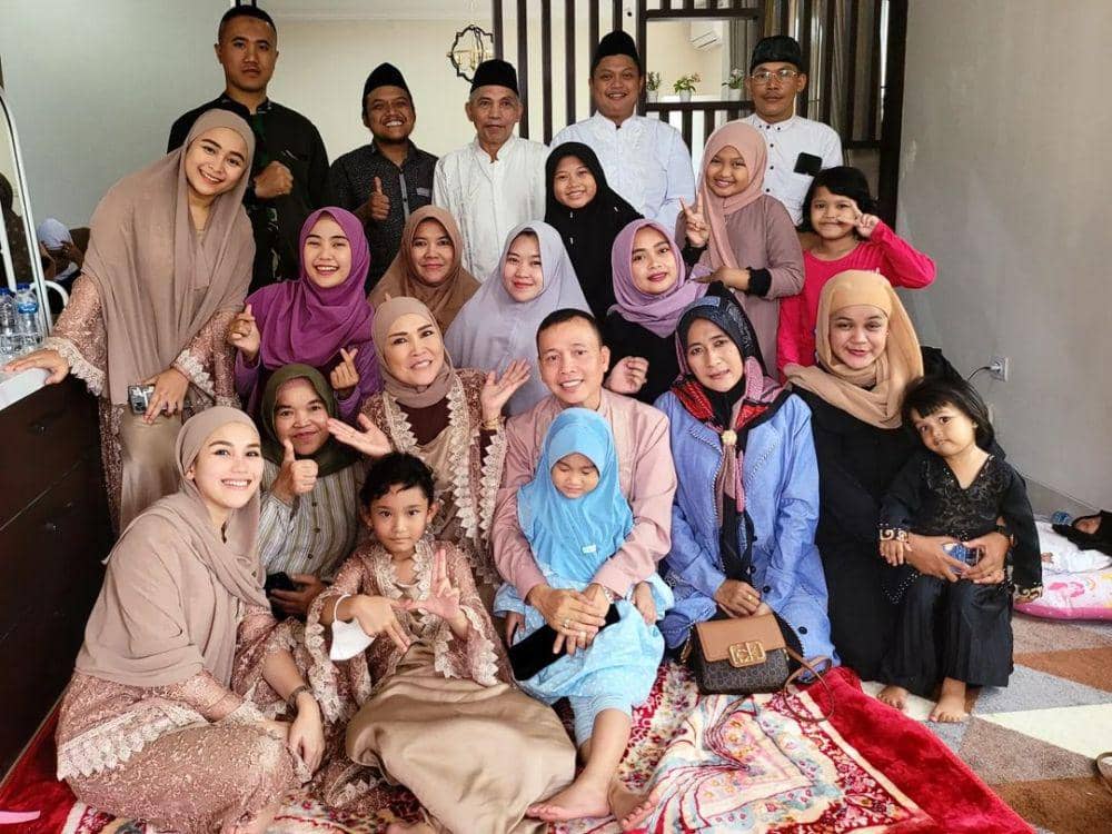 Momen syukuran rumah baru Syifa. (instagram.com/ayutingting92)