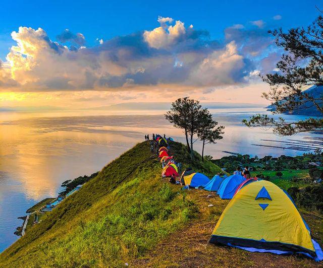 5 Wisata Bukit di Sekitar Danau Toba, Panoramanya Manjakan Mata!
