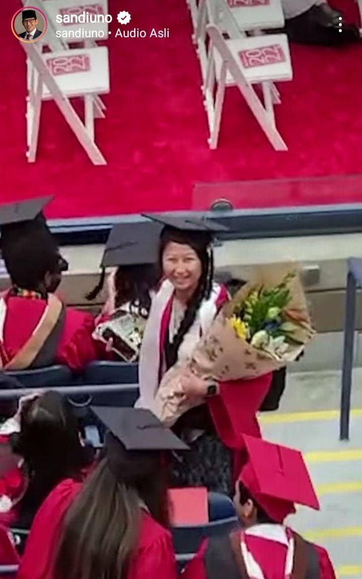 potret wisuda Amyra anak Sandiaga Uno (instagram.com/sandiuno)