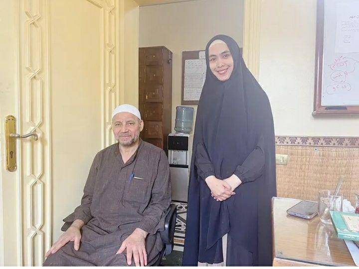 Potret Oki Setiana Dewi bersama Syeikh Nabil Muhammad. Instagram.com/okisetianadewi