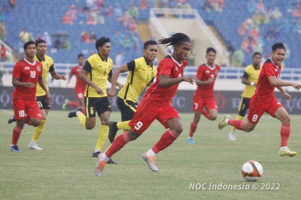 Aksi striker Timnas Indonesia U-23, Ronaldo Kwateh, saat melawan Malaysia di SEA Games 2021 / Dokumentasi Komite Olimpiade Indonesia