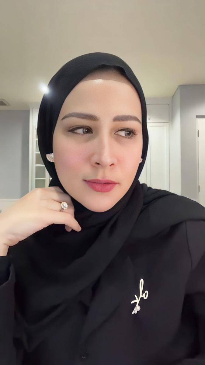 potret terbaru Rina Diana tampil berhijab (instagram.com/rinadiana_8)