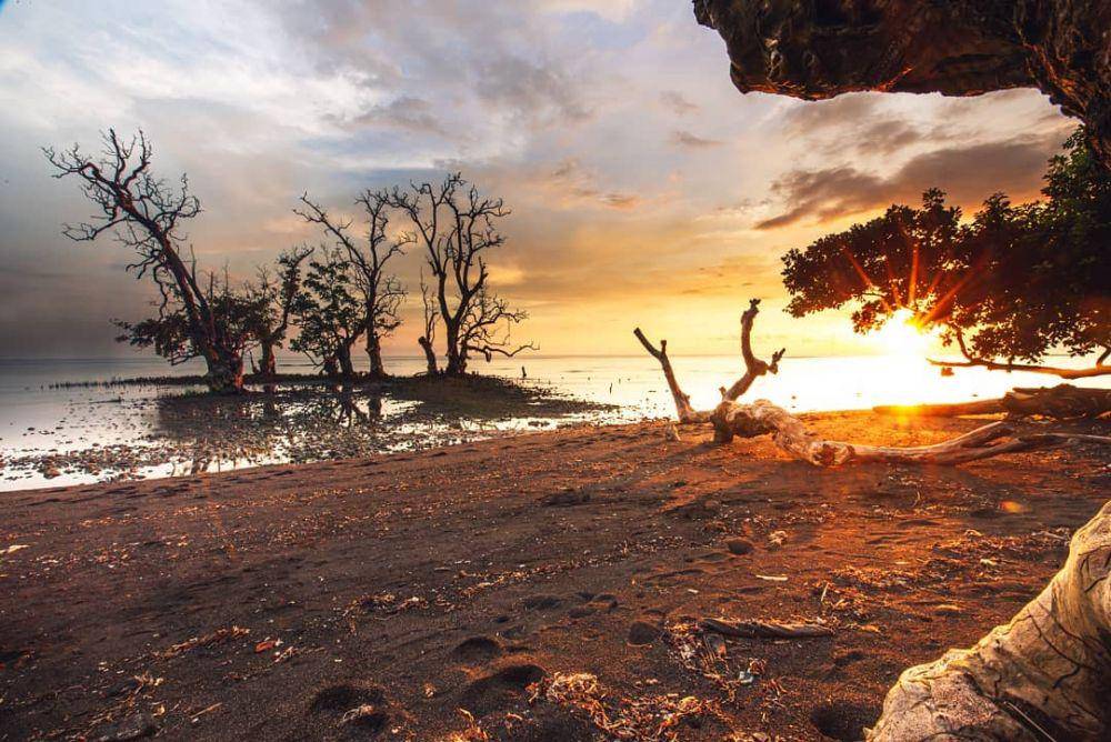 potret Pantai Kastela (instagram.com/fakhri.anindita)