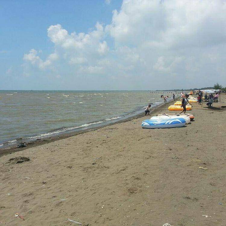 Pantai Tanjung Pakis (instagram.com/wisata_pantai_tanjungpakis)