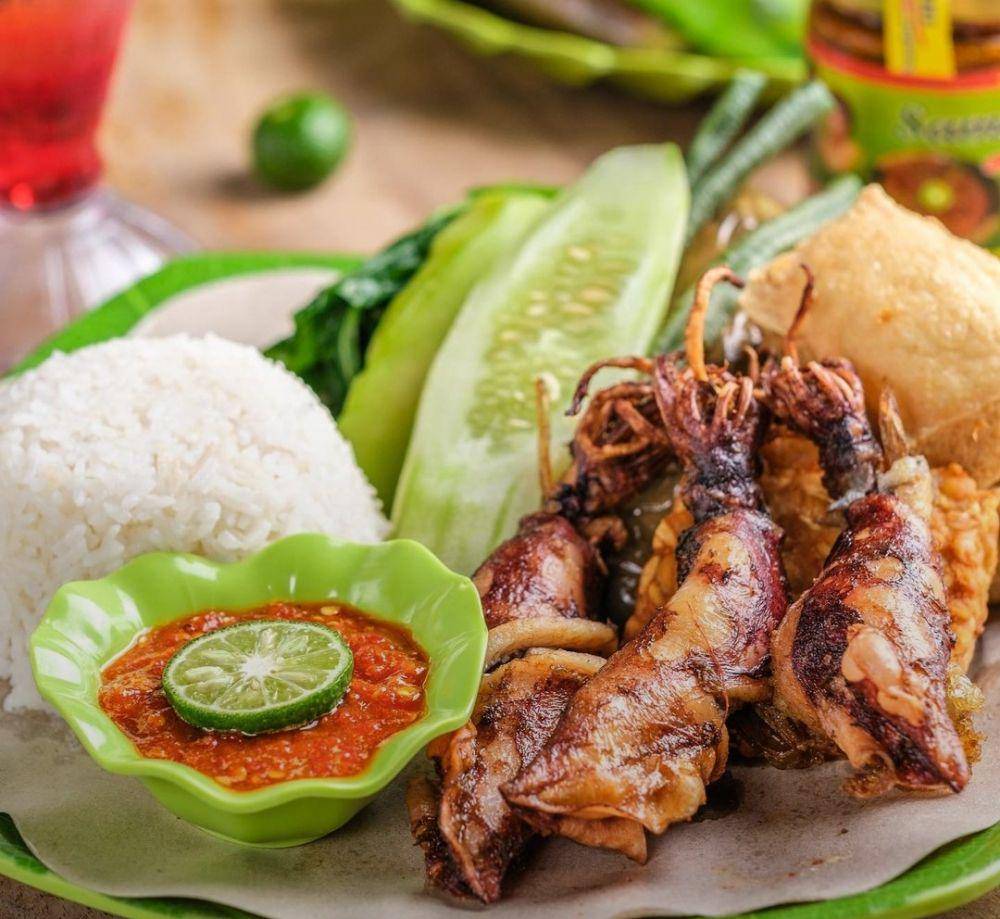 nasi tempong khas Temanggung (instagram.com/nasitempongindra)