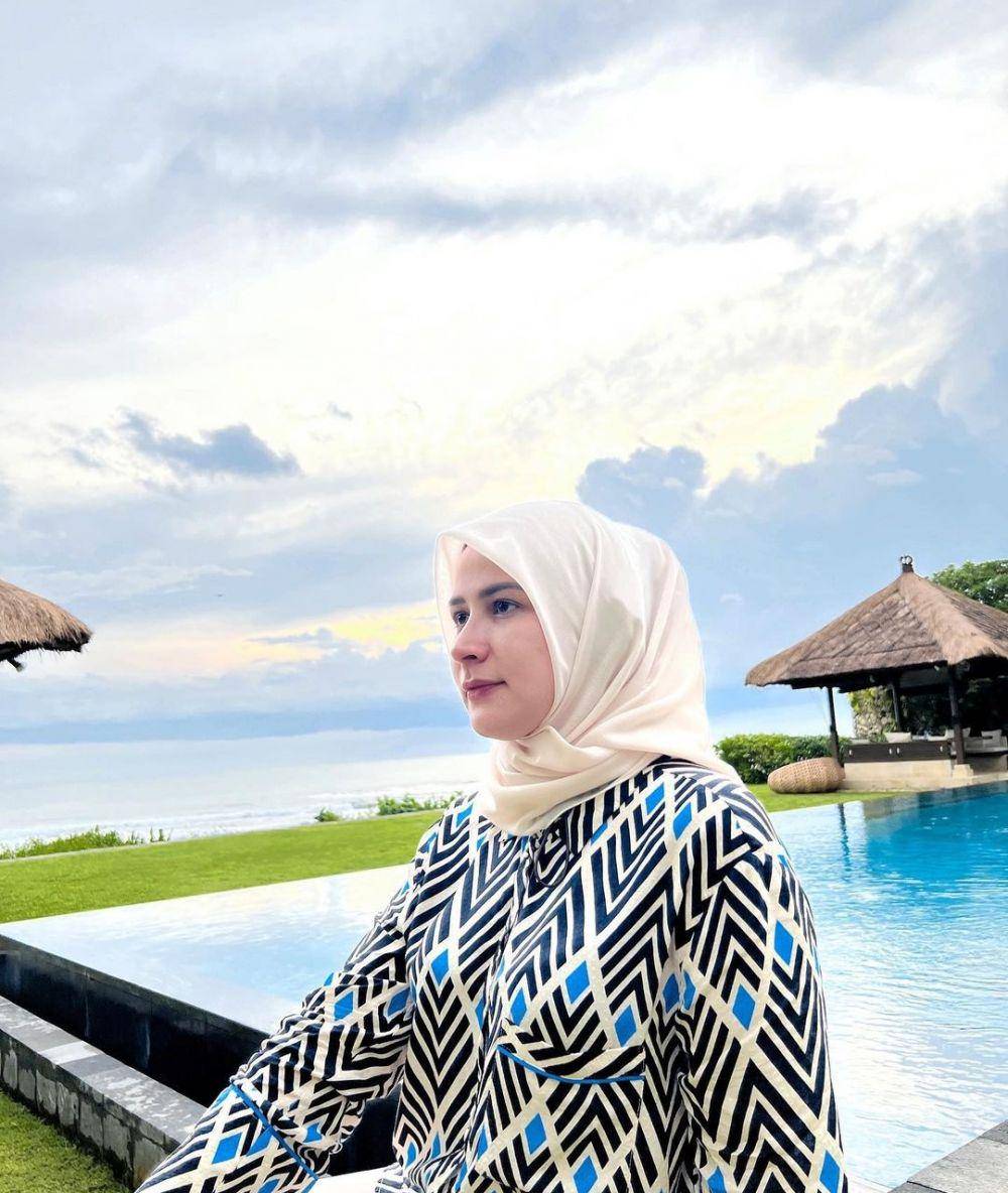 potret terbaru Rina Diana tampil berhijab (instagram.com/rinadiana_8)