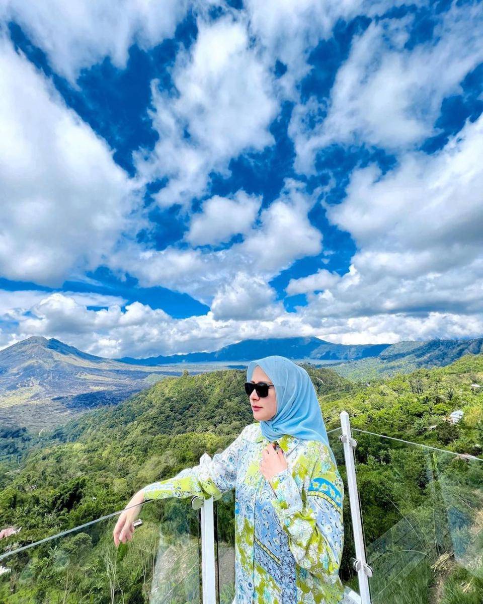 potret terbaru Rina Diana tampil berhijab (instagram.com/rinadiana_8)