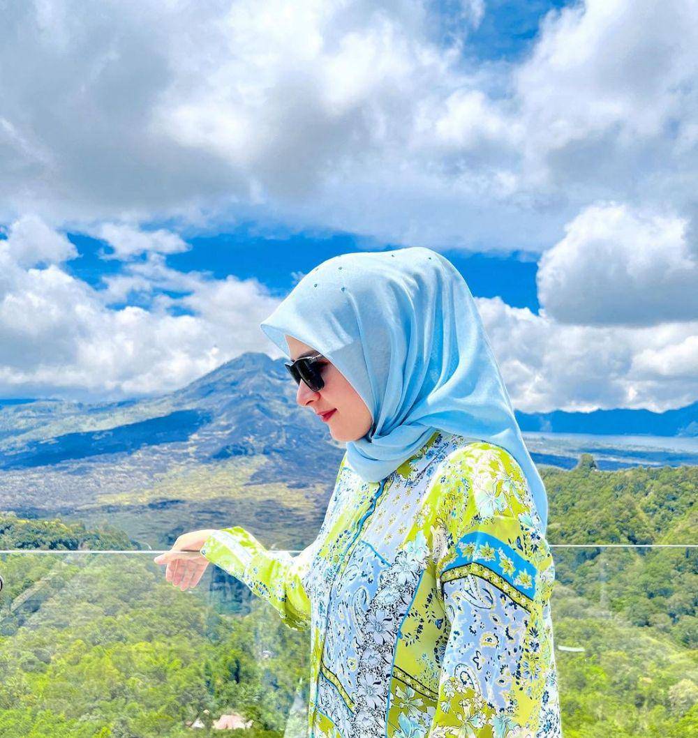 potret terbaru Rina Diana tampil berhijab (instagram.com/rinadiana_8)