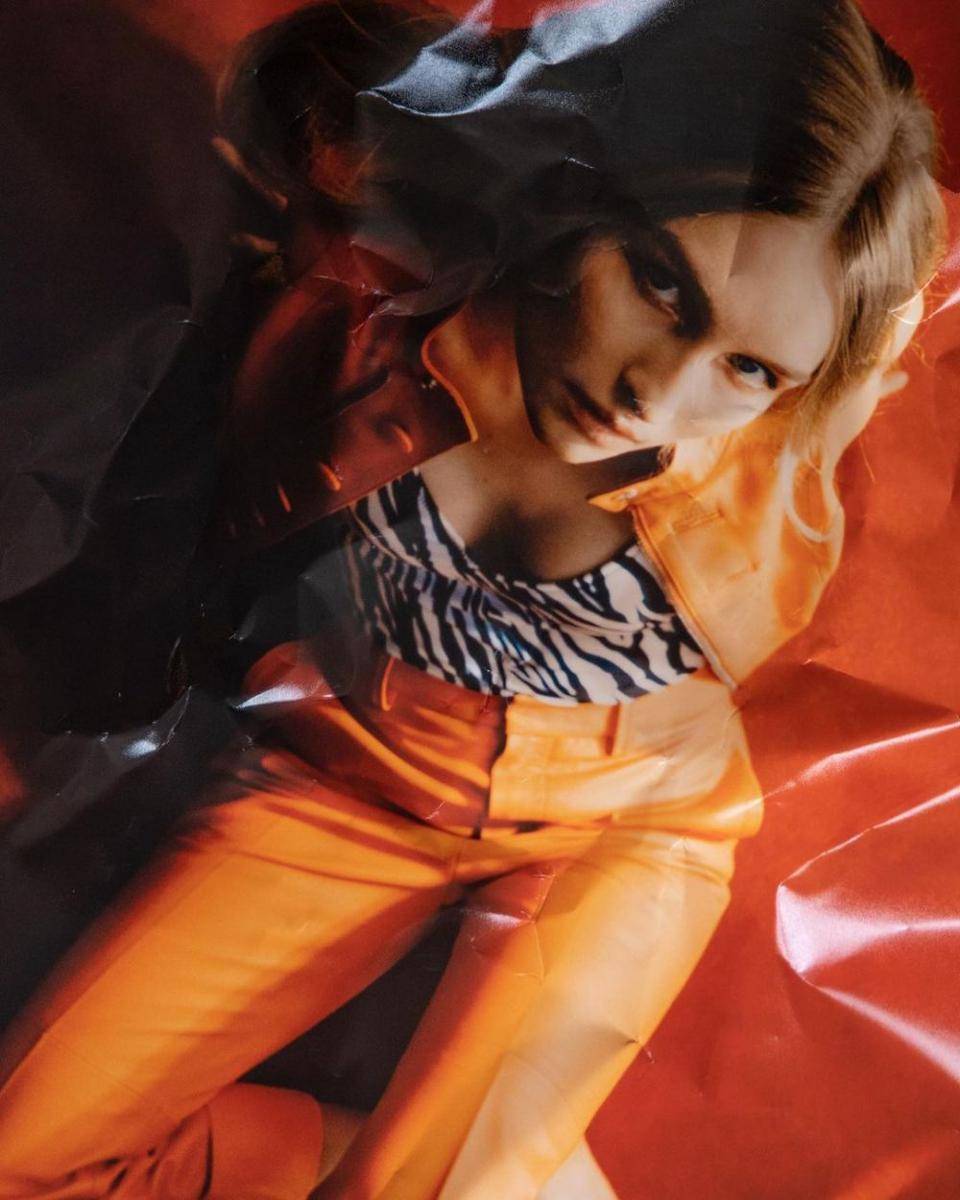 Olivia DeJonge (Schön! Magazine/Jonathan Schoonover)