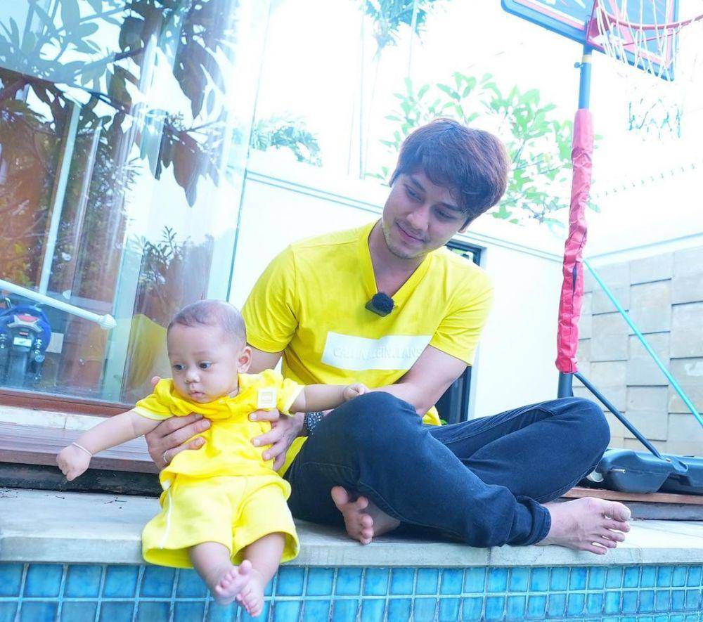Rizky Billar dan buah hati (instagram.com/rizkybillar)