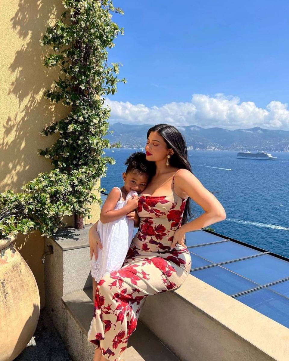 potret keluarga Kardashian di Portofino (instagram.com/kyliejenner)