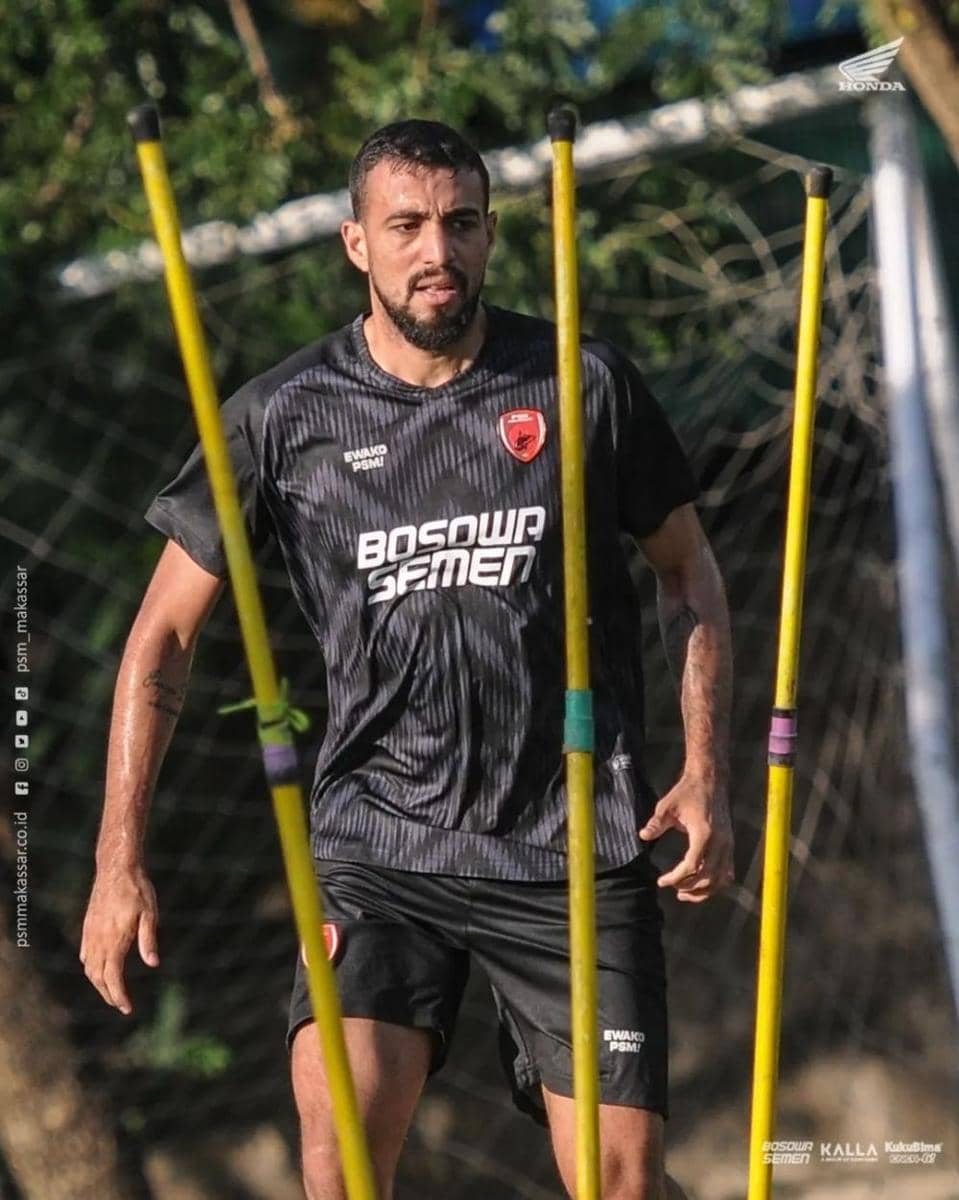Striker PSM Makassar Everton Nascimento dalam sesi latihan di Bosowa Sport Center, Senin 23 Mei 2022. (Instagram.com/psm_makassar)