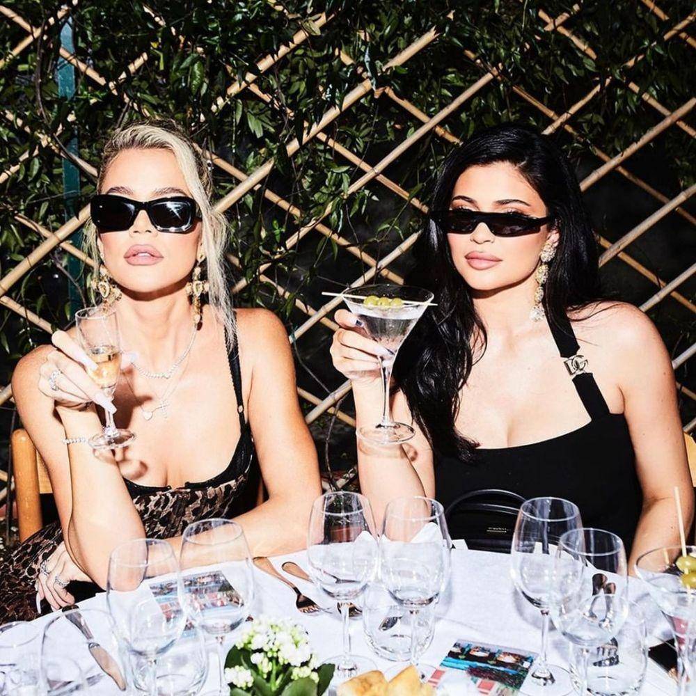 potret keluarga Kardashian di Portofino (instagram.com/dolcegabbana)