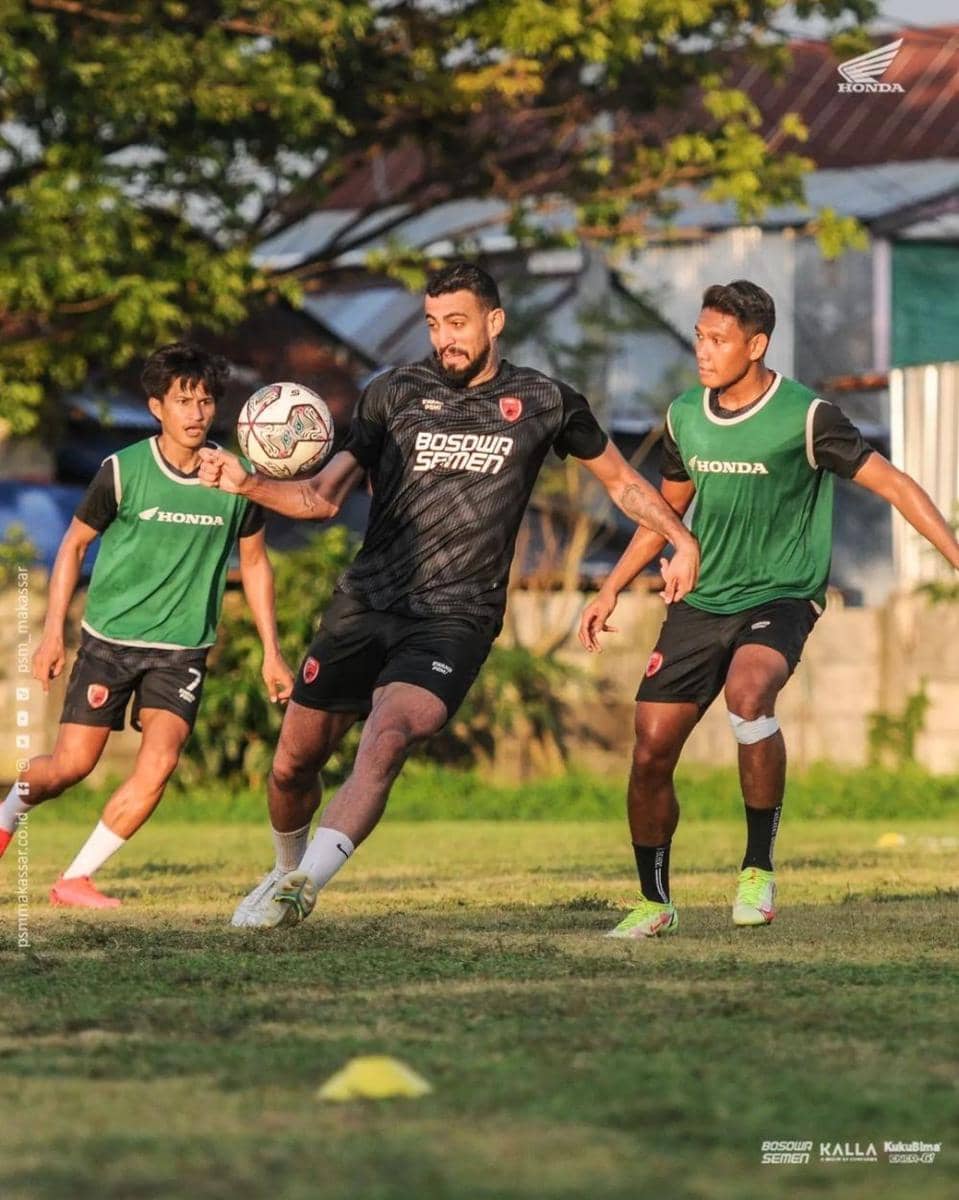 Striker PSM Makassar Everton Nascimento dalam sesi latihan di Bosowa Sport Center, Senin 23 Mei 2022. (Instagram.com/psm_makassar)