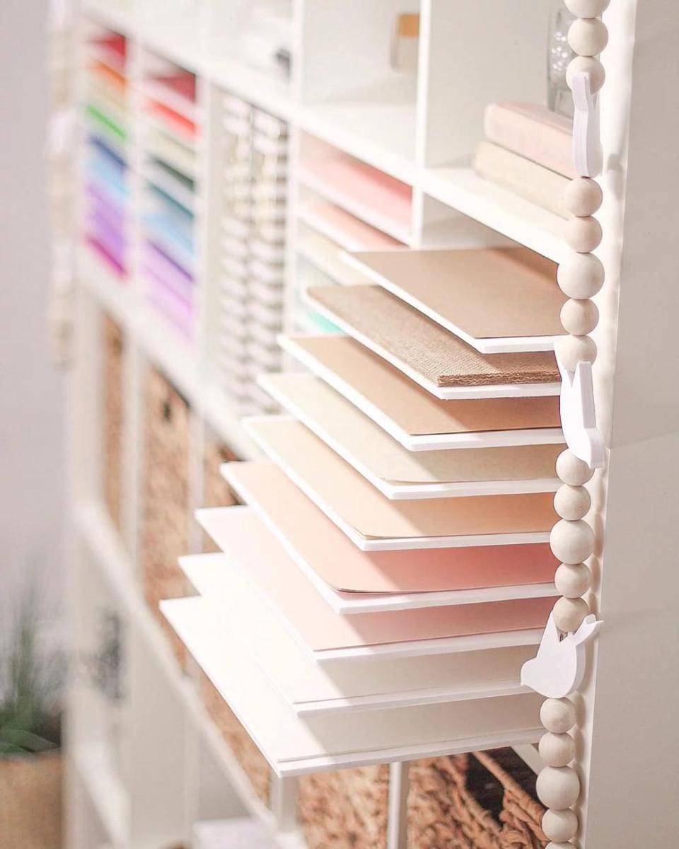 ilustrasi penyimpanan art supplies (thewonderforest.com)