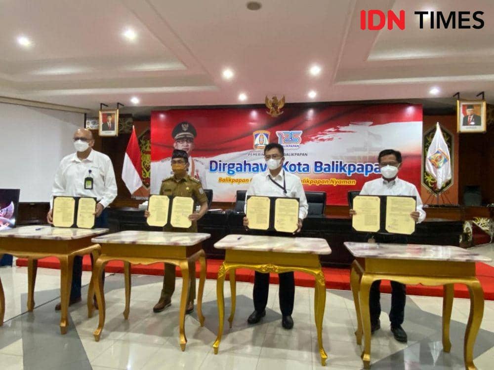 Kerja sama dalam pembuatan kawasan eksitu (hutan alami) taman tematik orchidarium suku anggrek. (IDN Times/Hilmansyah)