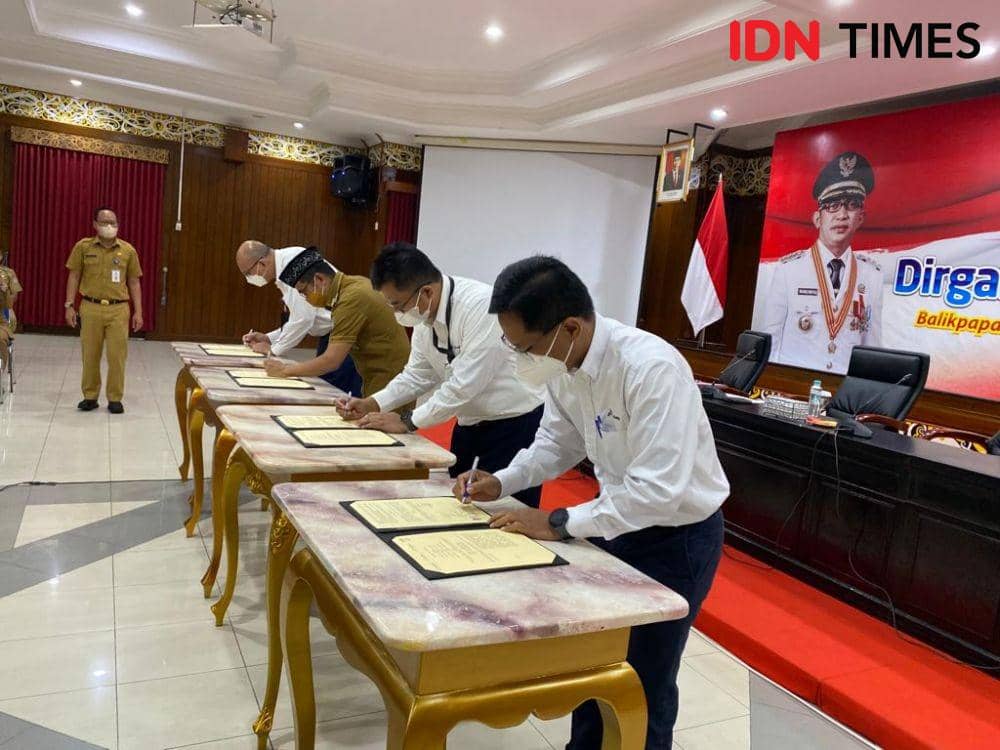 Kerja sama dalam pembuatan kawasan eksitu (hutan alami) taman tematik orchidarium suku anggrek. (IDN Times/Hilmansyah)