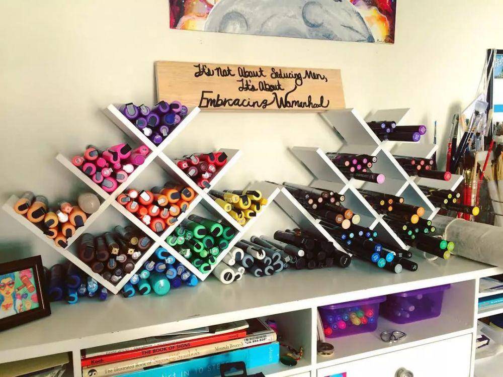 ilustrasi penyimpanan art supplies (extraspace.com)