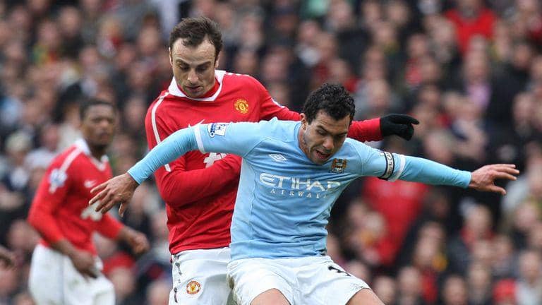 Dimitar Berbatov dan Carlos Tevez menjadi top skor Premier League 2010/2011. (skysports.com)