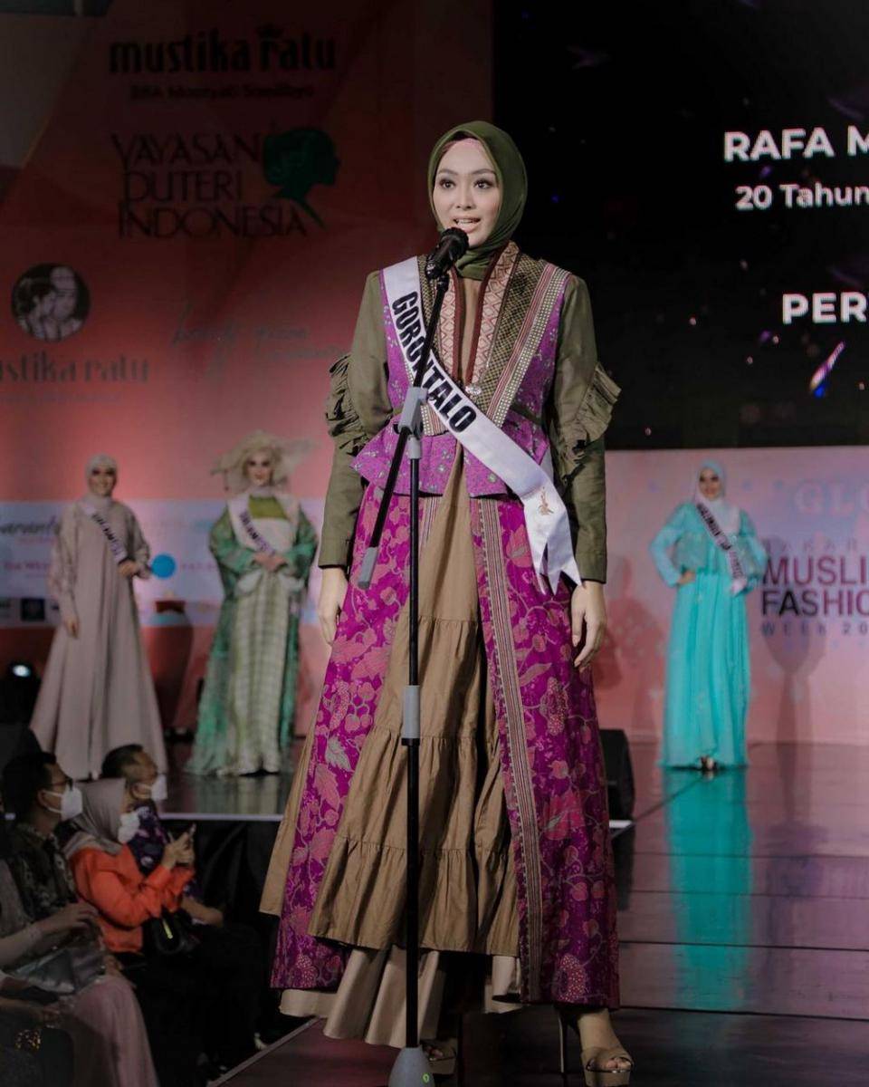 Potret Finalis Puteri Indonesia 2022 di Jakarta Muslim Fashion Week 2023 (Instagram.com/officialputeriindonesia)