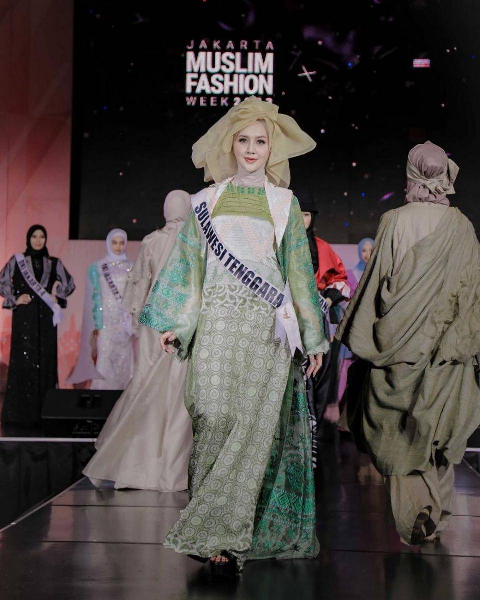 Potret Finalis Puteri Indonesia 2022 di Jakarta Muslim Fashion Week 2023 (Instagram.com/officialputeriindonesia)