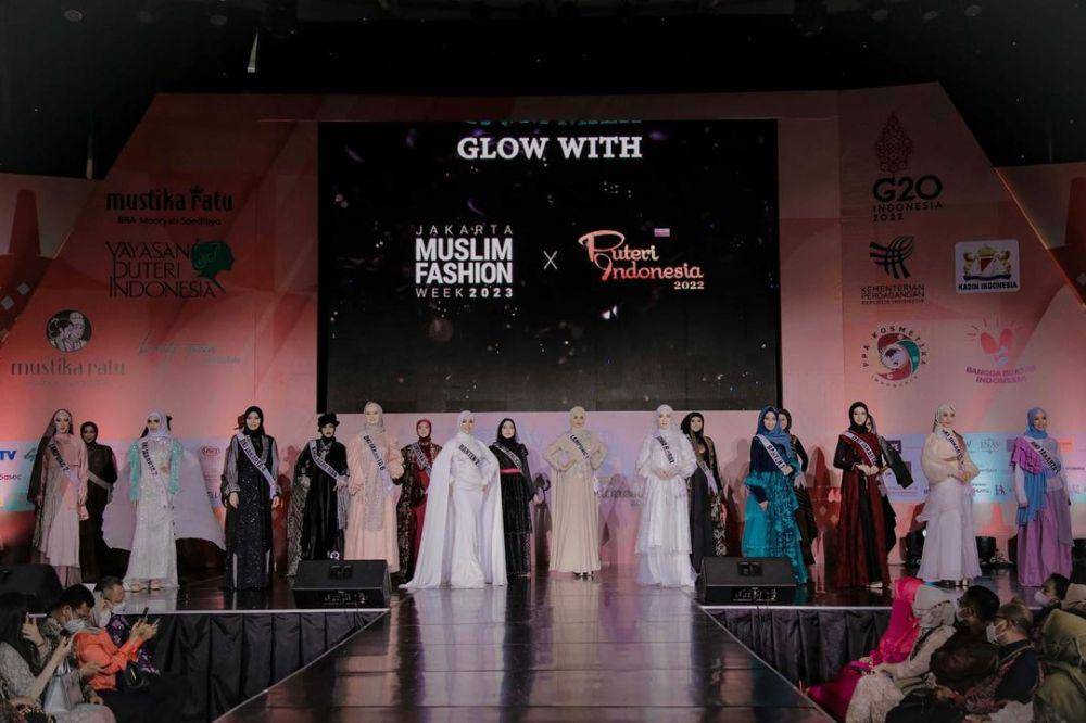 Potret Finalis Puteri Indonesia 2022 di Jakarta Muslim Fashion Week 2023 (Instagram.com/officialputeriindonesia)