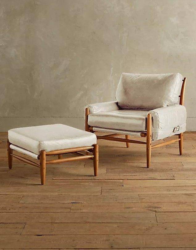 satu set sofa kulit (anthropologie.com)