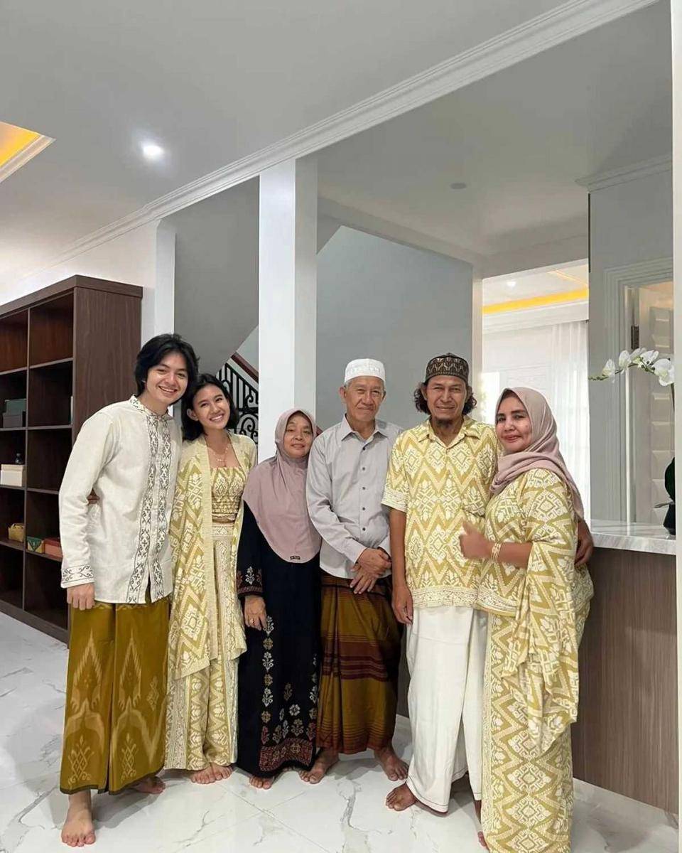 potret keluarga Angga & Shena (instagram.com/riacinnamon)