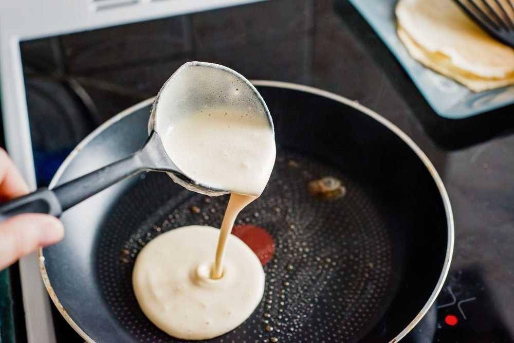 ilustrasi membuat pancake (rd.com)